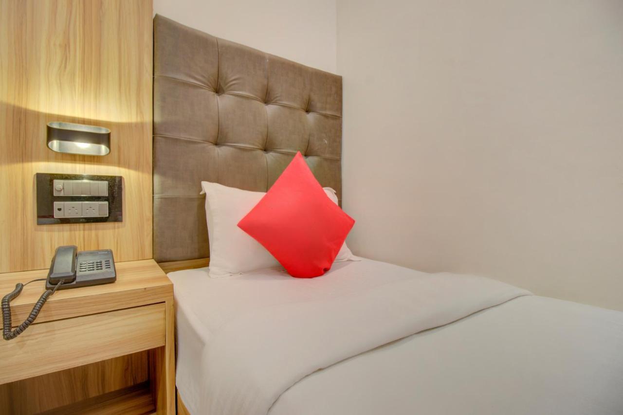 Oyo 76180 Hotel Meriton Mumbai Luaran gambar