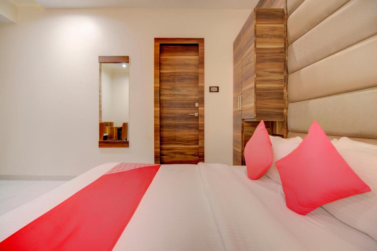 Oyo 76180 Hotel Meriton Mumbai Luaran gambar
